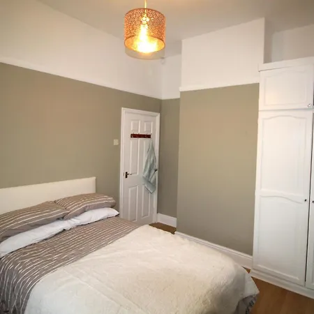 Large 3 Bed - Beautiful Refurb - Garden Ferienhaus *