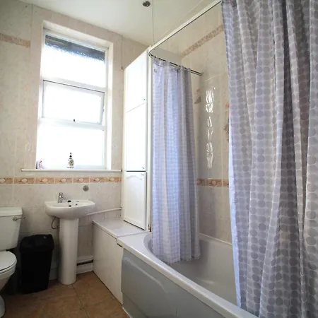 Large 3 Bed - Beautiful Refurb - Garden *