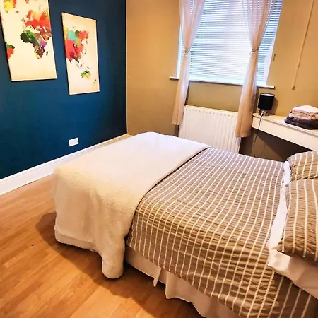 Large 3 Bed - Beautiful Refurb - Garden